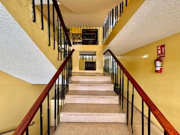 VENDO DEPARTAMENTO DE TRES DORMITORIOS EN LA AV. EL INCA Y SEIS DE DICIEMBRE
