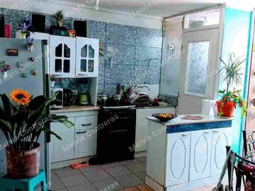 Se vende Depto en la comuna el Bosque. Lo Moreno 217. 5to piso, con 3 dormitorios y 1 Baño, Living/Comedor. Con 58 mt2. 
Estacionamiento común 
Cercano a Locomoción, Supermercados, Ferias Libres, Comercios, Farmacias, Colegios, Jardines Infantiles, Cesfam.etc.
Valor $ 52.000.000 mas comisión de corretaje del 2%.  Se acepta todo medio de pago.
 Consulta y visitas.