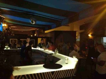Se vende restaurante y hospedaje en San Bartolo