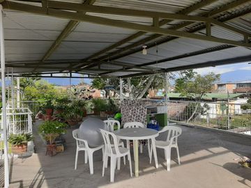 A LA VENTA CASA EN PRADOS DEL NORTE 🏠
