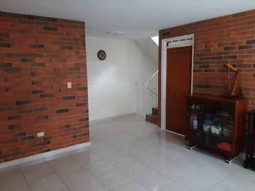 A LA VENTA CASA EN PRADOS DEL NORTE 🏠