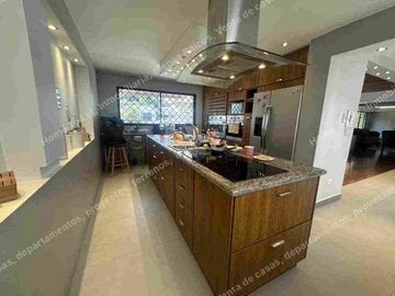 Rento Casa Amplia con patio.