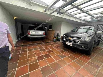 Rento Casa Amplia con patio.