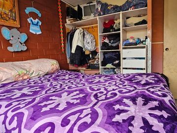 CASA EN SECTOR TRONCOS VIEJOS. 3 DORMITORIOS, 1 BAÑO, ESTACIONAMIENTO PARA 2 AUTOS