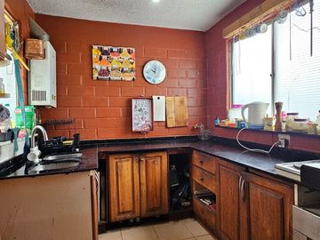 CASA EN SECTOR TRONCOS VIEJOS. 3 DORMITORIOS, 1 BAÑO, ESTACIONAMIENTO PARA 2 AUTOS