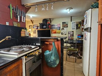 CASA EN SECTOR TRONCOS VIEJOS. 3 DORMITORIOS, 1 BAÑO, ESTACIONAMIENTO PARA 2 AUTOS