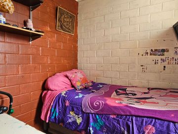 CASA EN SECTOR TRONCOS VIEJOS. 3 DORMITORIOS, 1 BAÑO, ESTACIONAMIENTO PARA 2 AUTOS