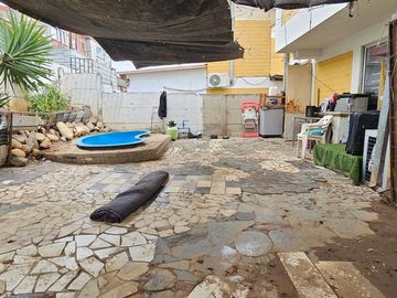 CASA EN SECTOR TRONCOS VIEJOS. 3 DORMITORIOS, 1 BAÑO, ESTACIONAMIENTO PARA 2 AUTOS