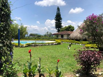 SE VENDE O SE PERMUTA FINCA TURISTICA ALCALA VALLE