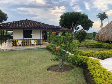 SE VENDE O SE PERMUTA FINCA TURISTICA ALCALA VALLE