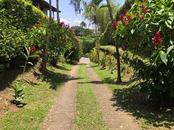 SE VENDE O SE PERMUTA FINCA TURISTICA ALCALA VALLE