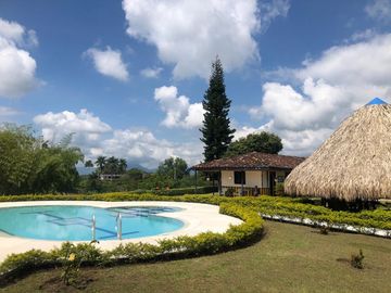 SE VENDE O SE PERMUTA FINCA TURISTICA ALCALA VALLE