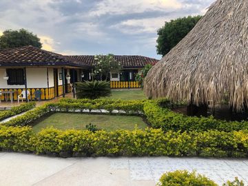 SE VENDE O SE PERMUTA FINCA TURISTICA ALCALA VALLE