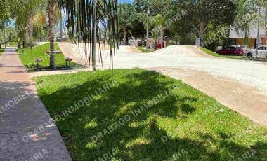 Casa en Venta con alberca y doble terreno en Arbolada by Cumbres