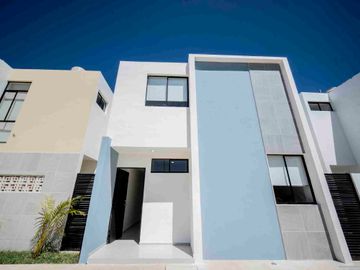 Casa en venta con Recámara en Planta Baja en Caucel