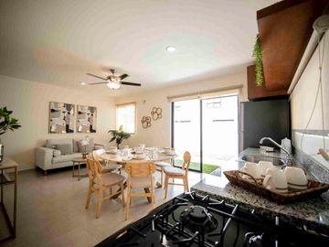 Casa en venta con Recámara en Planta Baja en Caucel