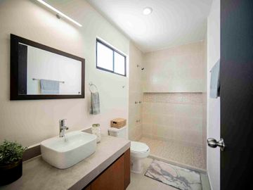 Casa en venta con Recámara en Planta Baja en Caucel