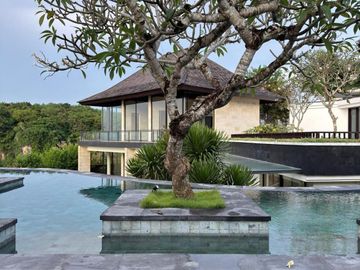 LUXURIOUS CLIFF FRONT VILLA dgn SPECTACULAR OCEAN VIEW di PANTAI BALANGAN / JIMBARAN, BALI