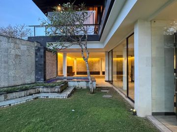LUXURIOUS CLIFF FRONT VILLA dgn SPECTACULAR OCEAN VIEW di PANTAI BALANGAN / JIMBARAN, BALI