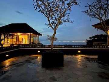 LUXURIOUS CLIFF FRONT VILLA dgn SPECTACULAR OCEAN VIEW di PANTAI BALANGAN / JIMBARAN, BALI