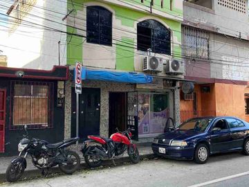 Casa Rentera con Local comercial en Sauces 8