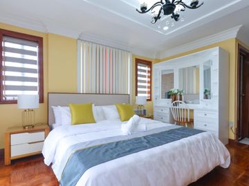 5-Bedroom House with Swimming Pool in Los Baños, Laguna