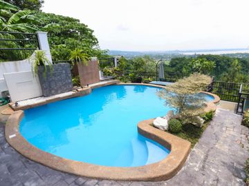 5-Bedroom House with Swimming Pool in Los Baños, Laguna