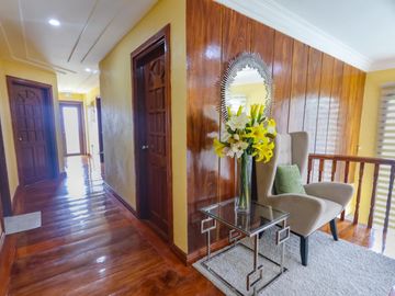 5-Bedroom House with Swimming Pool in Los Baños, Laguna