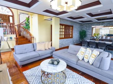 5-Bedroom House with Swimming Pool in Los Baños, Laguna