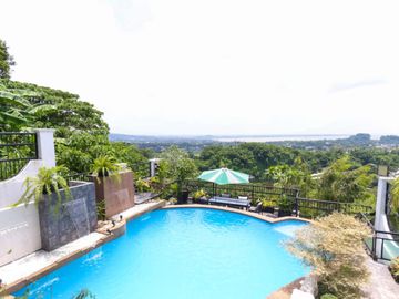 5-Bedroom House with Swimming Pool in Los Baños, Laguna