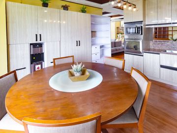 5-Bedroom House with Swimming Pool in Los Baños, Laguna