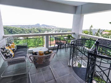 5-Bedroom House with Swimming Pool in Los Baños, Laguna