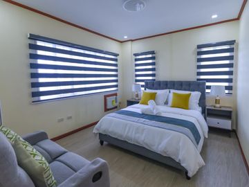 5-Bedroom House with Swimming Pool in Los Baños, Laguna