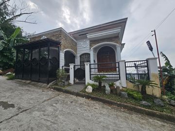 5-Bedroom House with Swimming Pool in Los Baños, Laguna