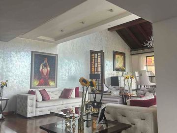 Venta casa campestre moderna con piscina en MIRAVALLE 2