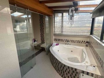 Venta casa campestre moderna con piscina en MIRAVALLE 2