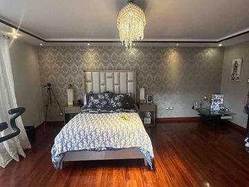 Venta casa campestre moderna con piscina en MIRAVALLE 2