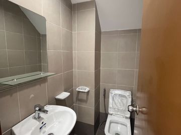 Preselling Townhouse in Leonore  Montereal Street, Town & Country West, Molino 3 Bacoor -EGR