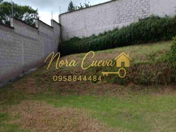 VENTA AMPLIA CASA ESQUINERA 150,44m2 ÁREA ÚTIL 333.18m2 DE JARDINES ESPECTACULAR VISTA