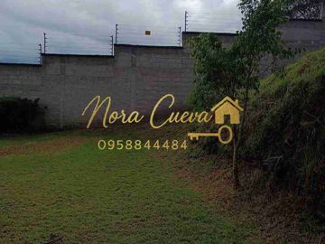 VENTA AMPLIA CASA ESQUINERA 150,44m2 ÁREA ÚTIL 333.18m2 DE JARDINES ESPECTACULAR VISTA