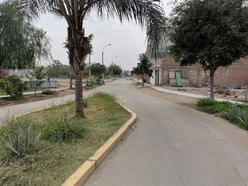 Venta de casa de 3 pisos en Condominio Los Sauces de Carabayllo