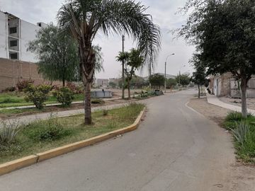 Venta de casa de 3 pisos en Condominio Los Sauces de Carabayllo