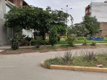 Venta de casa de 3 pisos en Condominio Los Sauces de Carabayllo