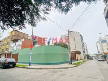 Se Vende Casa En Esquina – Salamanca (Ate)