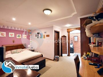 Yanuncay, Venta de Casa Rentera de Dos Apartamentos
