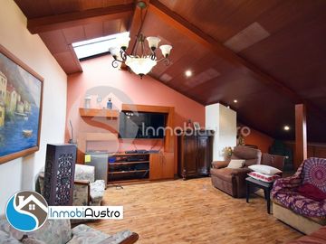 Yanuncay, Venta de Casa Rentera de Dos Apartamentos