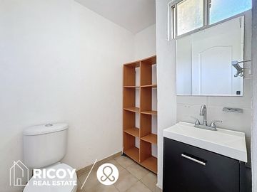 Casa de 3 recámaras y 2 estacionamientos en Candiles