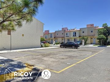 Casa de 3 recámaras y 2 estacionamientos en Candiles
