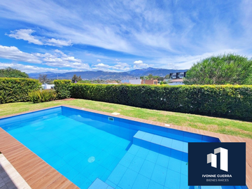 Casa de lujo con piscina privada.  Vista espectacular.