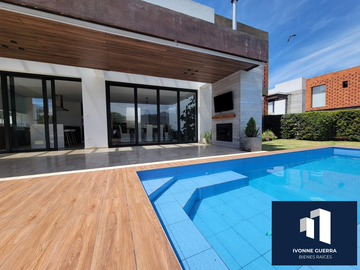 Casa de lujo con piscina privada.  Vista espectacular.